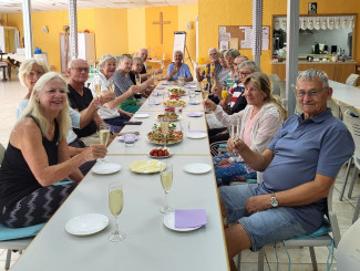 Brunch Yoga auf dem Stuhl